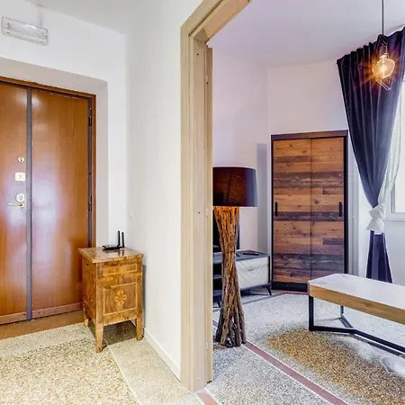 Re Di Apartament *