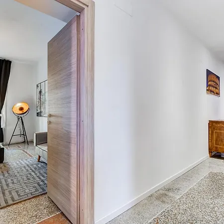Re Di Apartament *